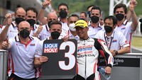 Mario Aji berhasil finis ketiga tercepat pada kualifikasi Moto3 Mandalika 2022. Dia terpaut waktu 0,335 detik dari posisi pertama yang diraih Carlos Tatay. ANTARA FOTO/Andika Wahyu  