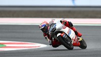 Dalam sesi kualifikasi Moto3 di Pertamina Mandalika International Street Circuit, Sabtu (19/3/2022) siang WIB, Mario Suryo Aji berhasil mencatatkan namanya di daftar pembalap tercepat. ANTARA FOTO/Andika Wahyu  