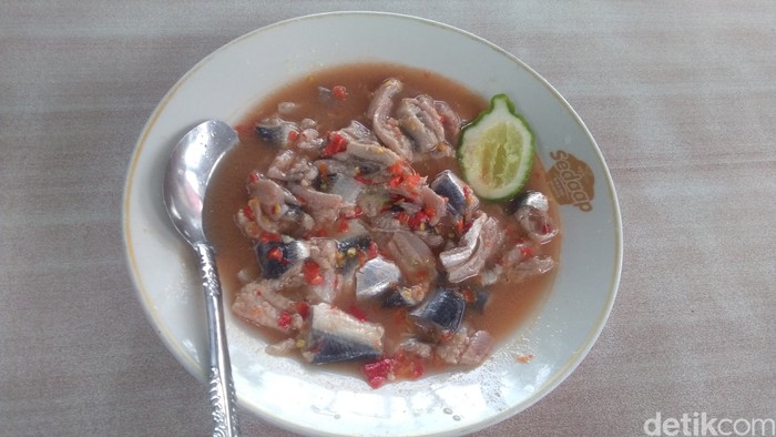 Hidangan Pacco, makanan khas Luwu Raya berbahan dasar ikan atau udang mentah (detikSulsel/Arzad)