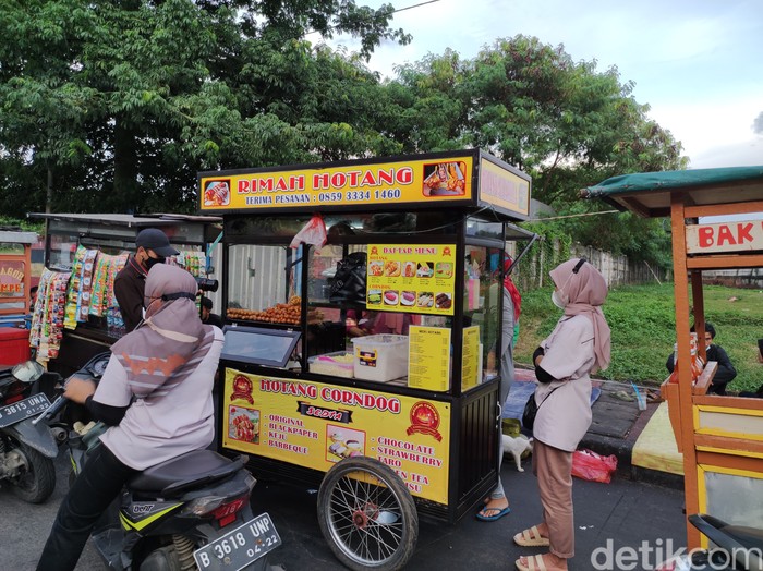 Hotang Racikan Gadis Cantik di Pusat Jajanan PSB Kelapa Gading Hotang Racikan Gadis Cantik di Pusat Jajanan PSB Kelapa Gading