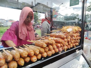 Kriuk! Hotang Racikan Gadis Cantik di Pusat Jajanan PSB Kelapa Gading