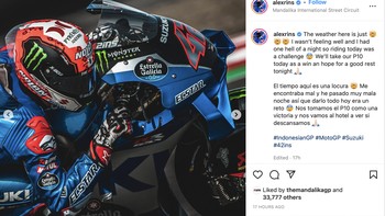 Bahkan Alex Rins sampai memeluk kipas usai melibas Sirkuit Mandalika karena saking panasnya. Foto: Instagram