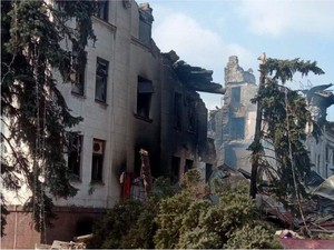Ratusan Orang Masih Terjebak di Reruntuhan Teater Ukraina yang Digempur Rusia
