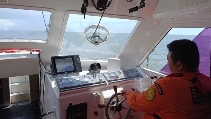 Kapa kayu bermuatan 89 orang pekerja migran Indonesia (PMI) tanpa dokumen (illegal) karam di perairan Tanjung Api, Kabupaten Asahan, Sumatera Utara (Sumut). Upaya evakuasi terhadap puluhan PMI itu dilakukan.