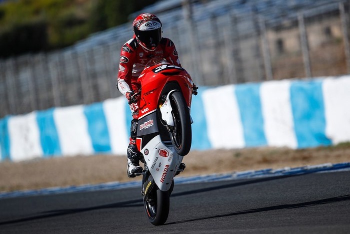 Pebalap Indonesia, Mario Suryo Aji, membuat kejutan dengan mengukir sejarah baru saat menyelesaikan sesi Kualifikasi Moto3 Mandalika 2022.