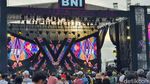 Keseruan Penonton MotoGP di Panggung BNI Mandalika Music Vibes