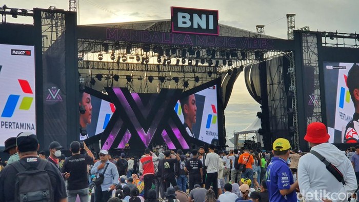 PT Bank Negara Indonesia (Persero) Tbk (BNI) menyelenggarakan 'BNI Mandalika Music Vibes'  untuk menghibur seluruh penonton MotoGP Mandalika 2022 pada 19 Maret hingga 20 Maret 2022 di Mandalika, Nusa Tenggara Barat (NTB). Acara tersebut dimeriahkan oleh sejumlah musisi terkenal seperti Padi Reborn, Maliq & D'essentials, RAN, Samsons, Pamungkas, Feel Koplo, Ninda Felina, dan Slank.