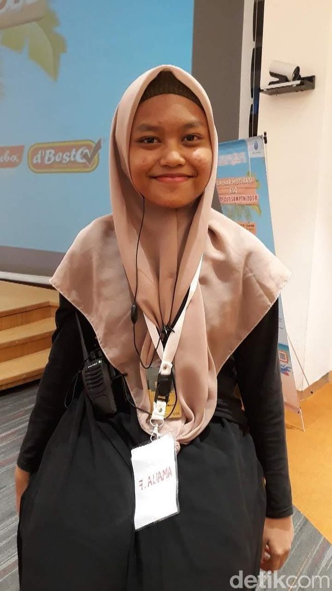 Kisah tersebut dibagikan oleh akun TikTok @bociwtinggi. Ia memperlihatkan foto sebelum dan sesudah glow up. Ia membuktikan kepada mantan pacarnya bisa glow up dan berhasil menjadi Putri Banten 2021. Buat Arip yang nyelingkuhin gue karena katanya gue gak secantik cewek TikTok. Terima kasih ye udah nyelingkuhin gue. Rip sini keluar lu rip, gara-gara lu gue sekarang jadi dapat yang lebih baik WKWKWKWKWK, tulis akun TikTok @bociwtinggi. Foto: Dok. pribadi Amalia Fauziyyah Idris.