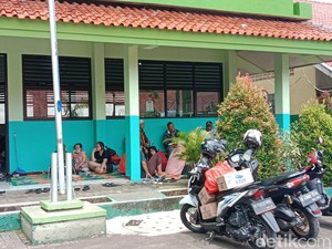 205 Korban Kebakaran di Jaksel Ngungsi di SD, Butuh Pakaian-Alat Salat