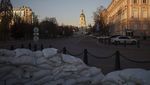 Kiev Berlakukan Jam Malam, Warga Keluyuran Dianggap Mata-mata Musuh