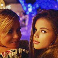 Lexi, anak dari selebriti Inggris, Amanda Holden, memukau para follower dengan kecantikannya ketika potretnya diposting sang ibu di Instagram. Tak hanya jadi perbincangan netizen, Lexi pun menjadi target banyak agensi modeling yang tertarik untuk menjadikan talenta.Foto: Instagram @noholdenback