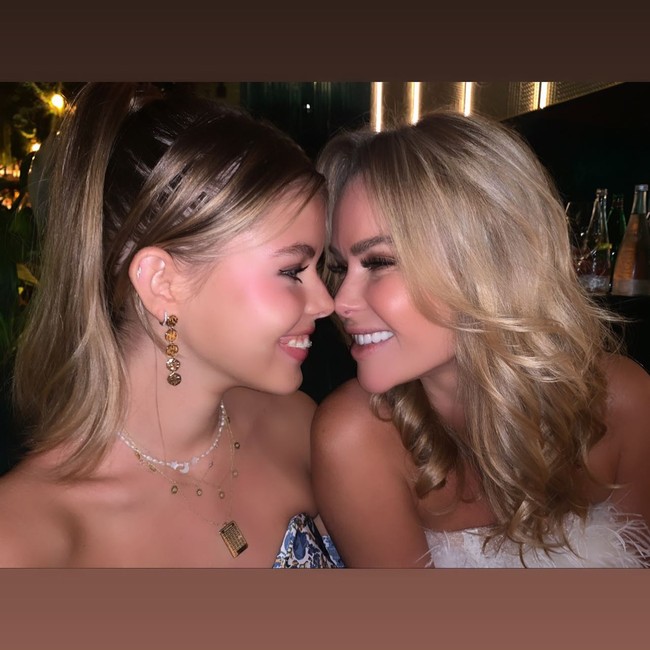 Dikabarkan jika gadis berambut pirang itu dikontrak dengan nilai fantastis. Dilansir The Sun, ia diprediksi bisa menghasilkan sekitar Rp 17 miliar di tahun pertamanya.Foto: Instagram @noholdenback