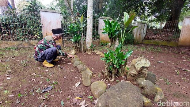 Makam Keramat Eyang Entang.