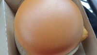 Seolah menggunakan skincare, permukaan burger bun ini tampak mulus dan glowing. Tidak ada setitikpun bagian roti yang mengalami kerusakan! Foto: Reddit