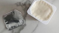 Saat membuka kemasan makanan tentunya sulit membuat tak ada sisa yang menempel di kemasannya. Tetapi yogurt ini berhasil dibuka tanpa setitik pun ada yang menempel pada tutup kemasannya. Foto: Reddit