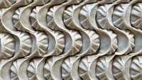 Membuat pangsit atau gyoza, tampaknya netizen ini sangat perfeksionis. Mulai dari lipatan hingga susunannya semua benar-benar sempurna dan rapi tanpa celah. Foto: Reddit