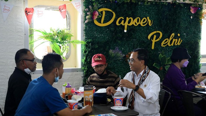 Momen Menhub Tinjau Akomodasi Terapung. Menteri Perhubungan RI Budi Karya Sumadi mendatangi KM Kelud yang menjadi akomodasi terapung selama gelaran MotoGP Mandalika di Lombok, Jumat (18/3).