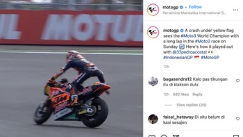 Momen saat pembalap Moto2 Pedro Costa terjatuh saat sesi latihan bebas di Sirkuit Mandalika. Foto: Instagram