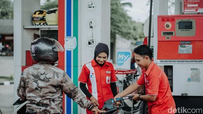 10 Foto Momen Prewedding di SPBU yang Viral Dikomentari Erick Thohir & Ahok