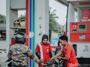 10 Foto Momen Prewedding di SPBU yang Viral Dikomentari Erick Thohir & Ahok