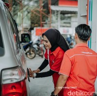 Unggahannya mendapatkan reaksi dari Menteri BUMN Erick Thohir dan Komisaris Utama Pertamina Ahok, Deris mengaku terkejut. Kaget dan sangat bangga sekali, suatu kehormatan buat saya pribadi, pungkasnya sumringah. Foto: Dok. pribadi @deymotret_.