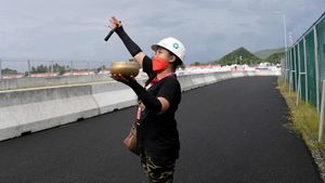 Usir Cuaca Buruk, Pawang Hujan Gelar Ritual di Sirkuit Mandalika
