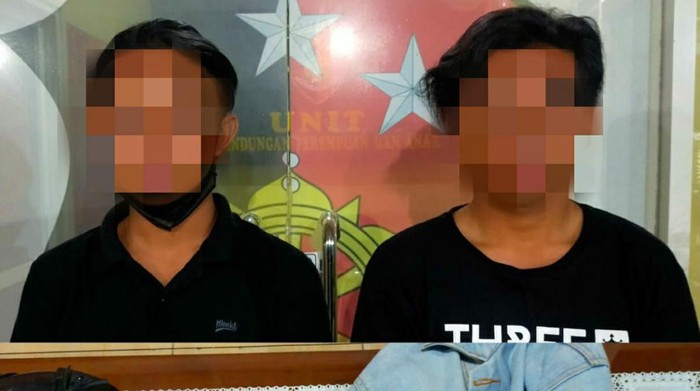 Dua remaja di Lamongan ditangkap. Mereka diduga melakukan pembacokan terhadap 2 orang yang pulang usai ngopi.