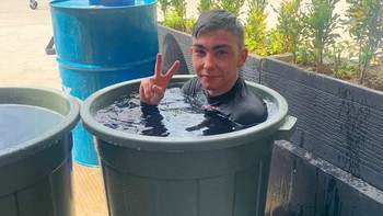 Nggak ketinggalan, sang adik Adrian Fernandez juga melakukan hal yang sama nih. Dok. Twitter/Tech3Racing  