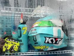 Ragam Tingkah Pembalap MotoGP Saat Ngadem Gegara Kepanasan