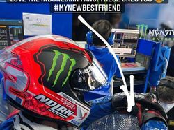 Ragam Tingkah Pembalap MotoGP Saat Ngadem Gegara Kepanasan