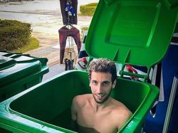 Ragam Tingkah Pembalap MotoGP Saat Ngadem Gegara Kepanasan