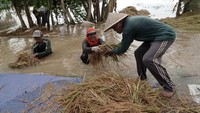 Banjir terjadi akibat hujan deras pada Jumat (18/3/2022) dini hari.  