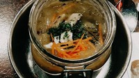 Selain penampilan restoran yang dipenuhi dengan jalur rollercoaster yang memenuhi sudut dan setiap jengkal restoran. Restoran Schwerelos juga punya tampilan makanan yang unik namun tetap cantik. Foto: Instagram