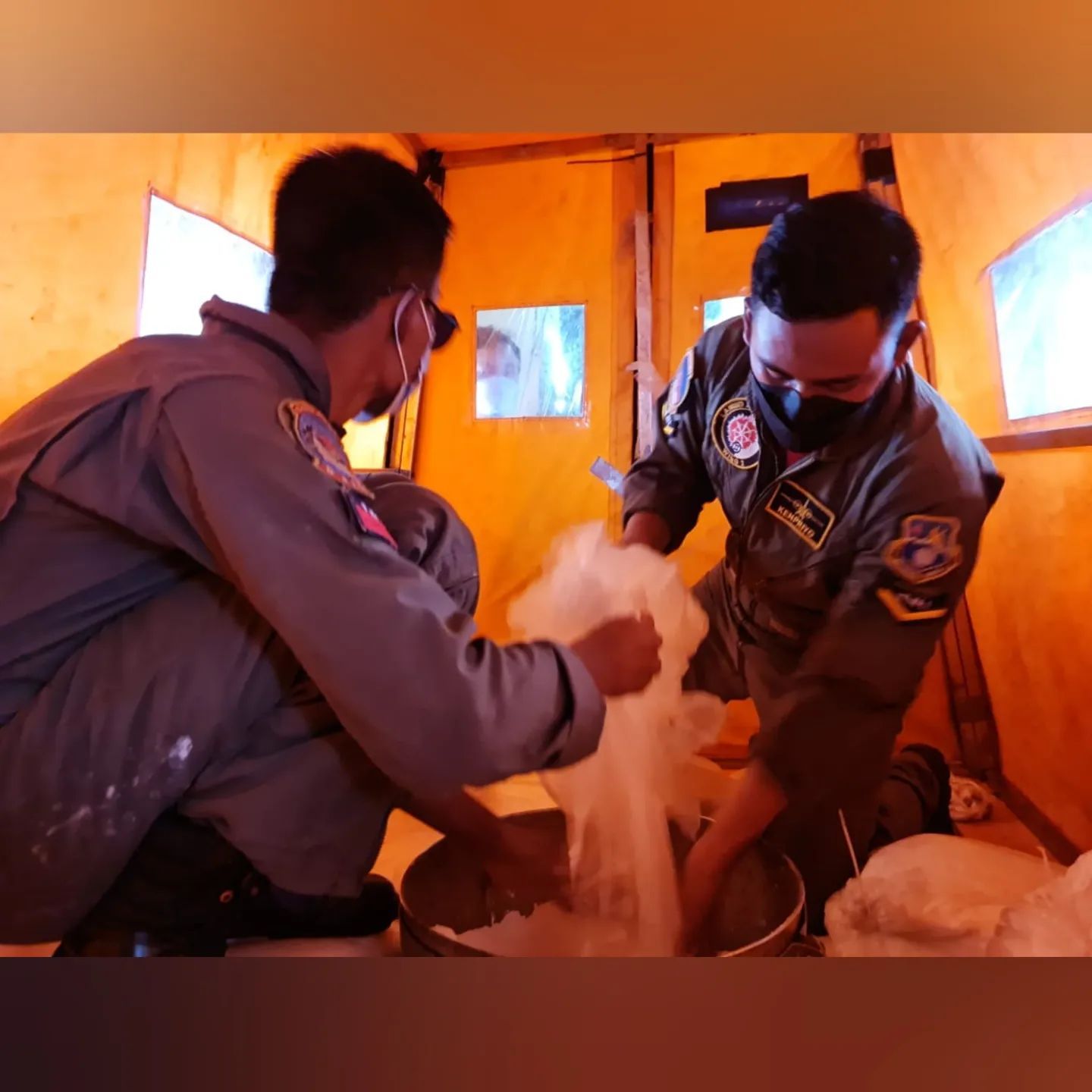 TNI AU dan BRIN melakukan teknologi modifikasi cuaca (TMC) jelang balapan MotoGP di Sirkuit Mandalika untuk mencegah terjadinya hujan deras. (Instagram @militer.udara) TNI AU dan BRIN melakukan teknologi modifikasi cuaca (TMC) jelang balapan MotoGP di Sirkuit Mandalika untuk mencegah terjadinya hujan deras. (Instagram @militer.udara)