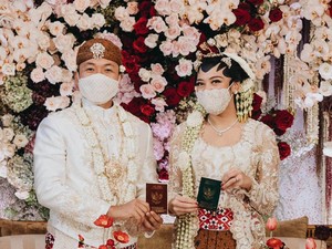 Ini Suvenir Pernikahan Putri Tanjung dan Guinandra Jatikusumo
