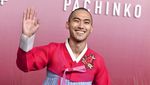 Pakai Hanbok di Premier Pachinko, Aktor Jin Ha Curi Perhatian