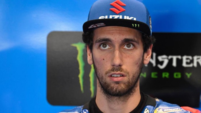 Alex Rins DOHA, QATAR - MARCH 05: Alex Rins of Spain and Team Suzuki ECSTAR looks on in box during the MotoGP of Qatar - Qualifying at Losail Circuit on March 05, 2022 in Doha, Qatar. (Photo by Mirco Lazzari gp/Getty Images,)