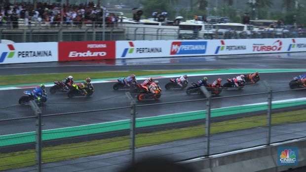 Balapan MotoGP di Pertamina Mandalika International Street Circuit, Mandalika, Lombok, Minggu (20/3/2022). (CNBC Indonesia/ Tri Susilo)