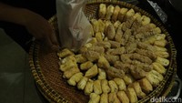 Nano berharap kepada pemerintah agar segera melakukan stabilitas harga minyak goreng di pasaran. Kenaikan harga minyak goreng ini berdampak sekali bagi usahanya.