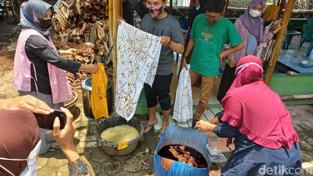 Batik mangrove Brebes.