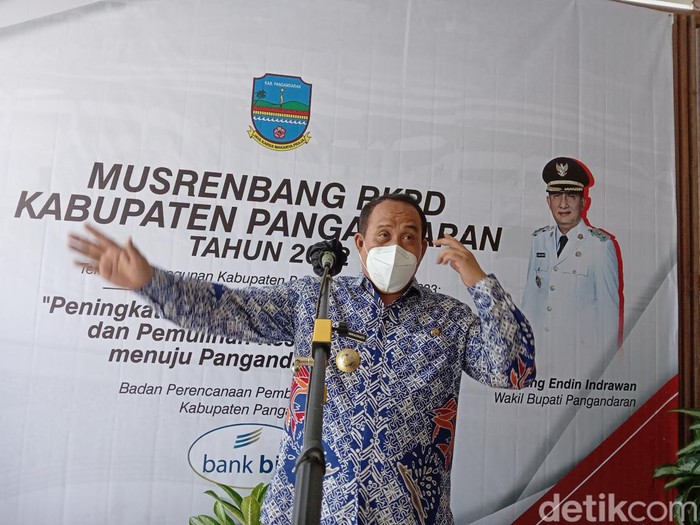 Bupati Pangandaran Jeje Wiradinata