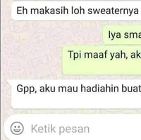 Niatnya mau nyenengin ayang dengan beliin sweater. Eh ternyata endingnya sungguh plot twist. Bukannya dipakai, malah mau dihadiahin ke cowok lain. Foto: Instagram/@awreceh.id