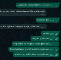 Biar ayang nggak khawatir lagi jadi semua kegiatannya harus dilaporin dulu. Sampai mau mukul nyamuk pun harus laporan. Foto: Instagram/@awreceh.id