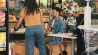 Melakukan photoshoot di kafe juga menjadi favoritnya. Menurut Miguel Oliveira, melakukan sesi foto di kafe membuat dirinya lebih nyaman. Foto: Instagram/88migueloliveira