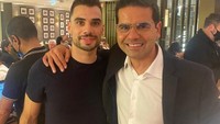 Saat bersama kawan-kawannya, Miguel Oliveira juga lebih senang menghabiskan waktu di kafe. Bersama-sama mereka tampak bahagia dalam foto yang diabadikan. Foto: Instagram/88migueloliveira