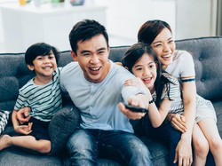 Nonton Olimpiade di Depan TV Bisa Bantu Bakar Kalori Setara Lari 45 Menit