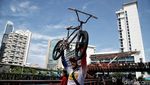 JPO Pinisi Ramai Diserbu Warga untuk Berfoto