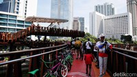 Warga yang datang umumnya mereka tengah berolahraga seperti jogging atau bersepeda.