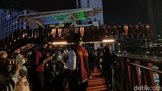 JPO Pinisi Sudirman.