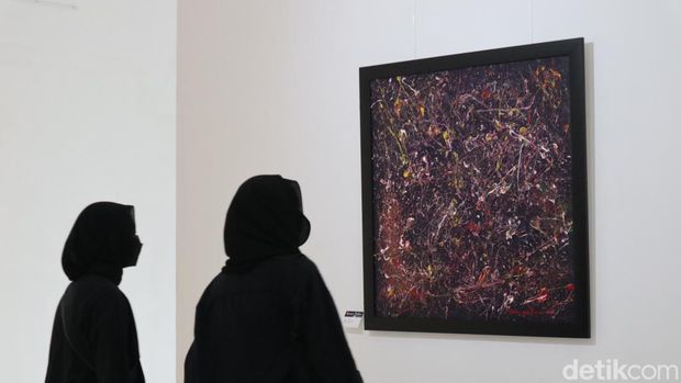 'Kumau Diriku: Gerak Garis Lena Guslina' sebuah pameran tunggal yang menampilkan karya-karya seni rupa goresan tangan Lena Guslina digelar di Galeri Pusat Kebudayaan, Kota Bandung.